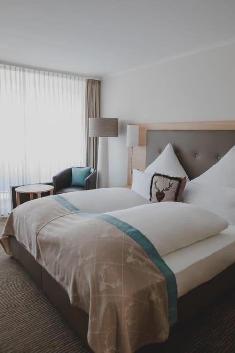 Classic Double Room | Hypo-allergenic bedding, minibar, in-room safe, desk