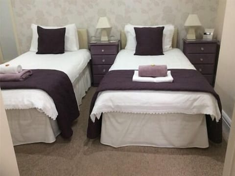 Luxury Double or Twin Room | Premium bedding, iron/ironing board, free cribs/infant beds, free WiFi