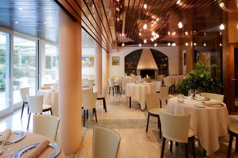 Lunch and dinner served, alfresco dining