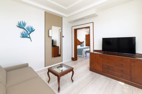 Junior Suite, Balcony | Living area | Flat-screen TV