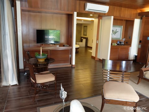 Presidential Suite, 1 King Bed | Living area | Flat-screen TV, DVD player