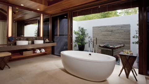 Premiere Suite Twin | Bathroom | Combined shower/tub, deep soaking tub, rainfall showerhead