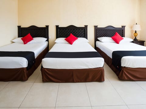 Standard Room, Multiple Beds | Soundproofing, bed sheets