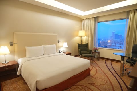 Room, 1 King Bed (Guest Room) | Premium bedding, minibar, in-room safe, individually decorated