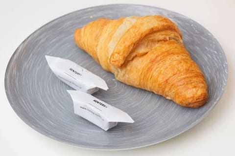 Decorative details in the apartment. 