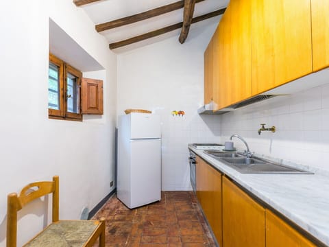 Kitchen Sink, Sink, Property, Cabinetry, Tap, Furniture, Countertop, Building, Wood, Interior Design