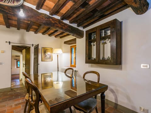 Furniture, Table, Property, Picture Frame, Wood, Building, Interior Design, Architecture, Window, Floor