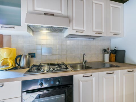 Cabinetry, Property, Building, Countertop, Kitchen Sink, White, Kitchen, Kitchen Stove, Kitchen Appliance, Cooktop