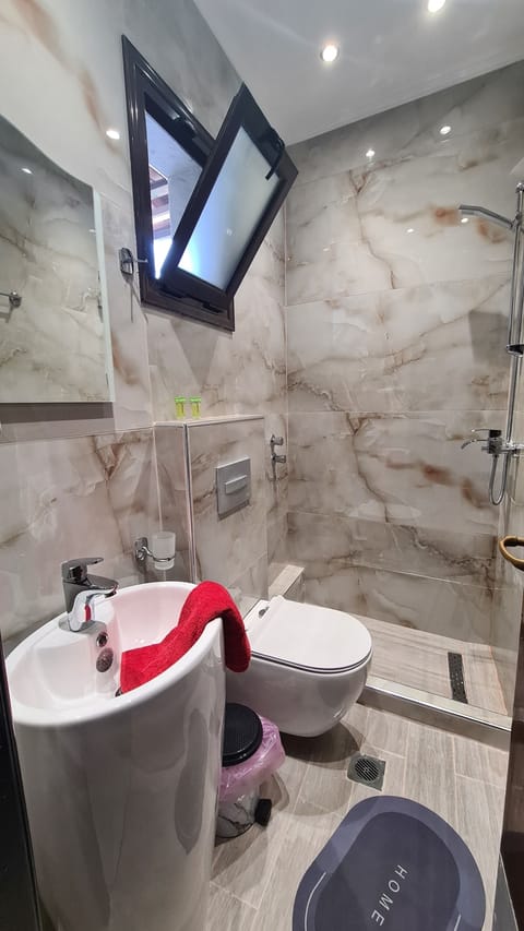 Standard Double Room | Bathroom | Shower, hair dryer