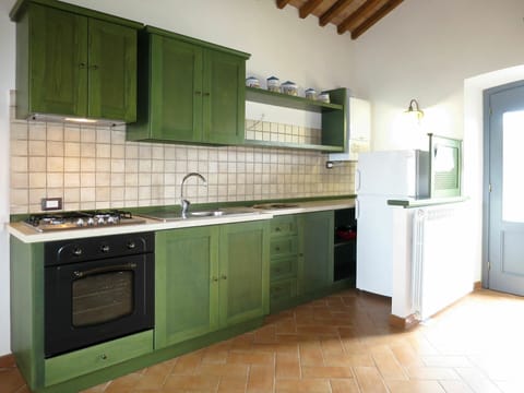 Room, Property, Countertop, Kitchen, Cabinetry, Furniture, Tile, Floor, Sink, Interior Design