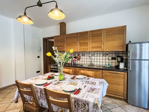 Furniture, Table, Property, Flower, Cabinetry, Countertop, Building, Wood, Interior Design, Lighting