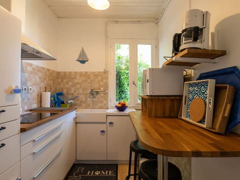 Cabinetry, Furniture, Sink, Building, Countertop, Kitchen Sink, Tap, Window, Wood, Interior Design