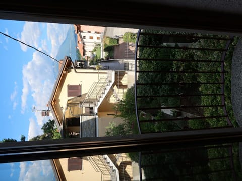 Water, Sky, Property, Swimming Pool, Plant, Azure, Tree, Grass, Leisure, Composite Material