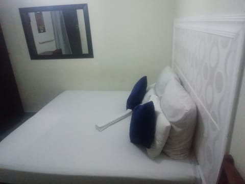 Standard Triple Room | Minibar, iron/ironing board, free WiFi, bed sheets