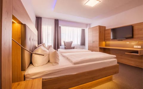 Triple Room | Living area | 35-inch flat-screen TV with cable channels