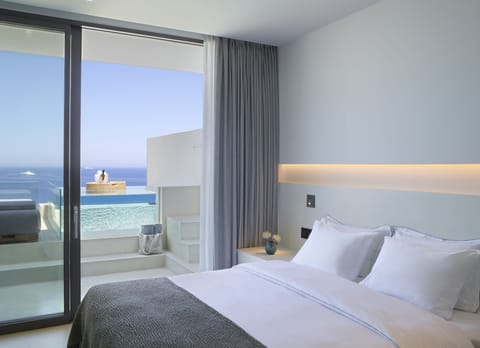 Deluxe Suite Sea View with Private Glass Pool | Premium bedding, down comforters, minibar, in-room safe