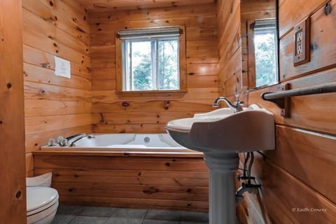 Moss Cottage (Not Pet Friendly) | Bathroom | Combined shower/tub, hair dryer, towels