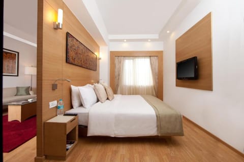 Executive Suite | Premium bedding, minibar, in-room safe, individually decorated