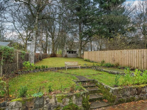 Garden | Barjols Cottage - Mill Hill and Barjols Holidays, Lamington, near Biggar