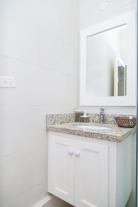 Premium Townhome, 2 Bedrooms, Executive Level | Bathroom | Combined shower/tub, free toiletries, hair dryer, towels