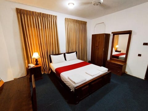 Deluxe Double Room | Iron/ironing board, free WiFi