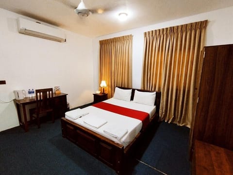 Deluxe Double Room | Iron/ironing board, free WiFi