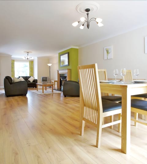 Cottage | Living room | LCD TV, fireplace