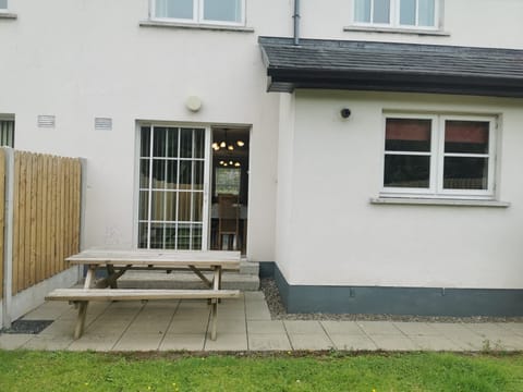 Cottage | Outdoor dining