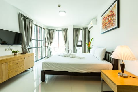Suite, 2 Bedrooms, Pool View | In-room safe, free WiFi