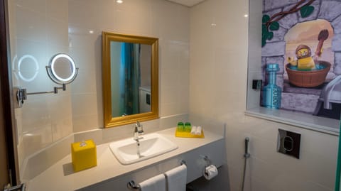 Kingdom Fully Themed Room with park access | Bathroom | Free toiletries, hair dryer, slippers, towels