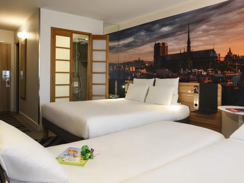 Superior Room, 1 Queen Bed with Sofa bed | Premium bedding, memory foam beds, in-room safe, blackout drapes