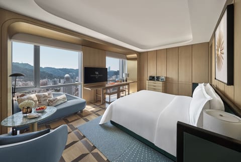 King Grand Deluxe Room | Premium bedding, free minibar, in-room safe, individually decorated