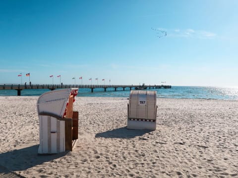Water, Sky, Cloud, Azure, Beach, Coastal And Oceanic Landforms, Horizon, Leisure