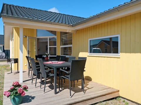 Property, House, Building, Home, Real Estate, Patio, Room, Furniture, Interior Design, Roof