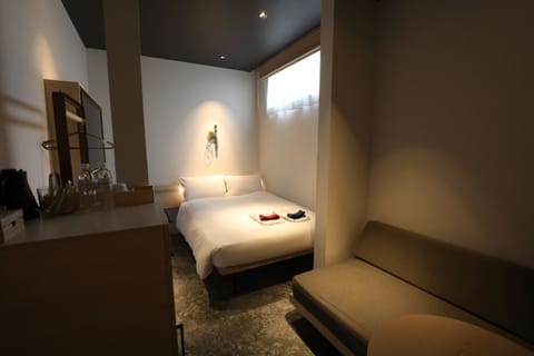 [ YORIIE 202 ] Modern Standard Double Room | In-room safe, desk, free WiFi, bed sheets