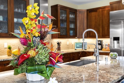 Modern touches and island blooms make cooking a joy at Kona Blue Vacations Holua Kai’s gourmet kitchen.