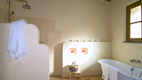 Superior Double Room | Bathroom | Separate tub and shower, deep soaking tub, rainfall showerhead