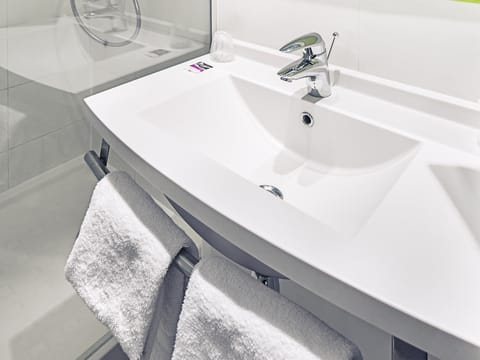 Standard Room, 2 Twin Beds | Premium bedding, pillowtop beds, minibar, in-room safe