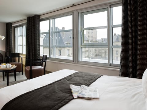 Privilege, Room, 1 Double Bed | Premium bedding, pillowtop beds, minibar, in-room safe