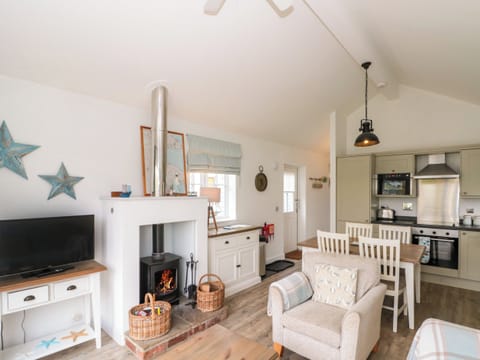 Cottage | Living area | TV