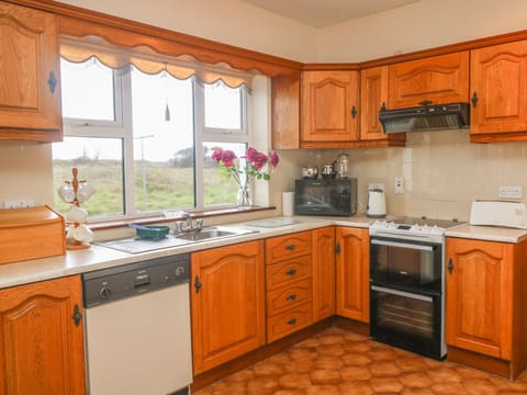 Cottage | Private kitchen | Cookware/dishes/utensils
