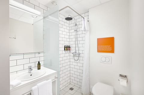 Studio 6 | Bathroom | Shower, rainfall showerhead, eco-friendly toiletries, hair dryer