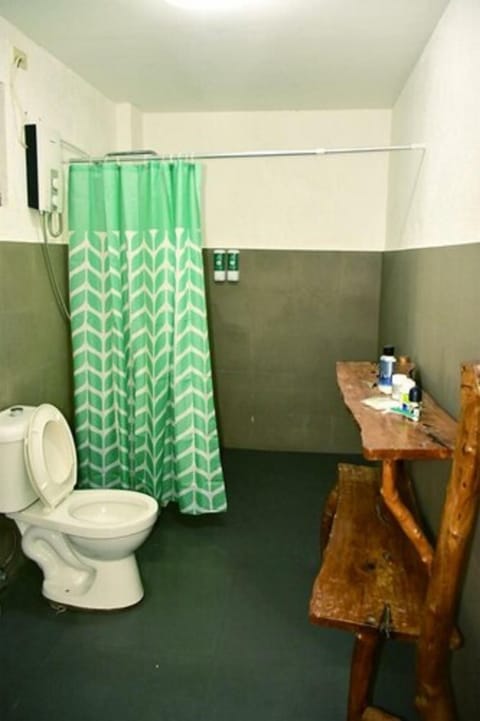 Suite with Balcony | Bathroom | Shower, free toiletries, bidet, towels