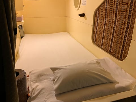 Capsule Room for Men | Free WiFi, bed sheets