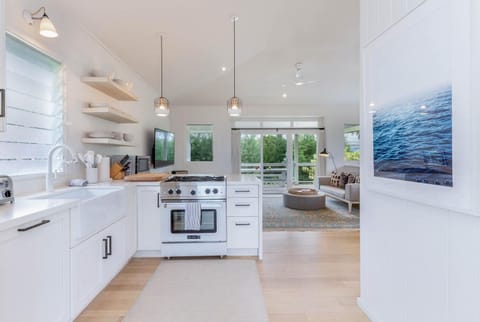 House, 2 Bedrooms | Private kitchen