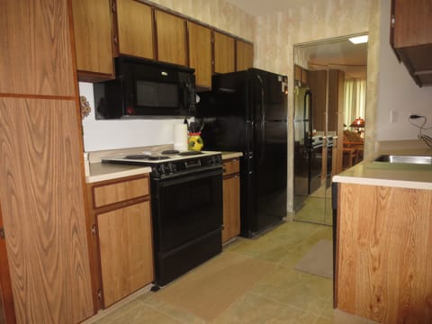 Condo, 1 Bedroom | Private kitchen | Fridge, oven, coffee/tea maker, toaster