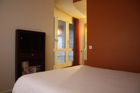 Room, 1 Double Bed (New Sleep Easy Concept) | Minibar, desk, blackout drapes, soundproofing