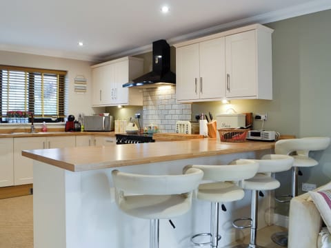 Perfectly designed to enjoy a quick bite to eat on the go | Ty Glyndwr, Lower Cwm-twrch, near Ystradgynlais