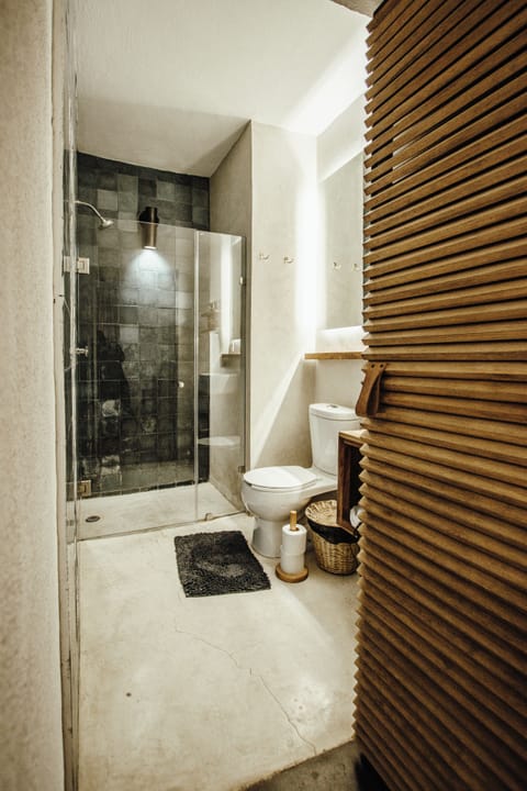 SICARU SUITE | Bathroom | Shower, rainfall showerhead, free toiletries, hair dryer