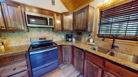 Glover-Bluff-Kitchen